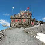 Rifugio Garibaldi מלון