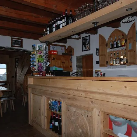 Rifugio Garibaldi Otel *